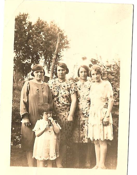 Maggie Girotti, Edith Sandretto, Cloa, Stella, and Marguerite Girotti  